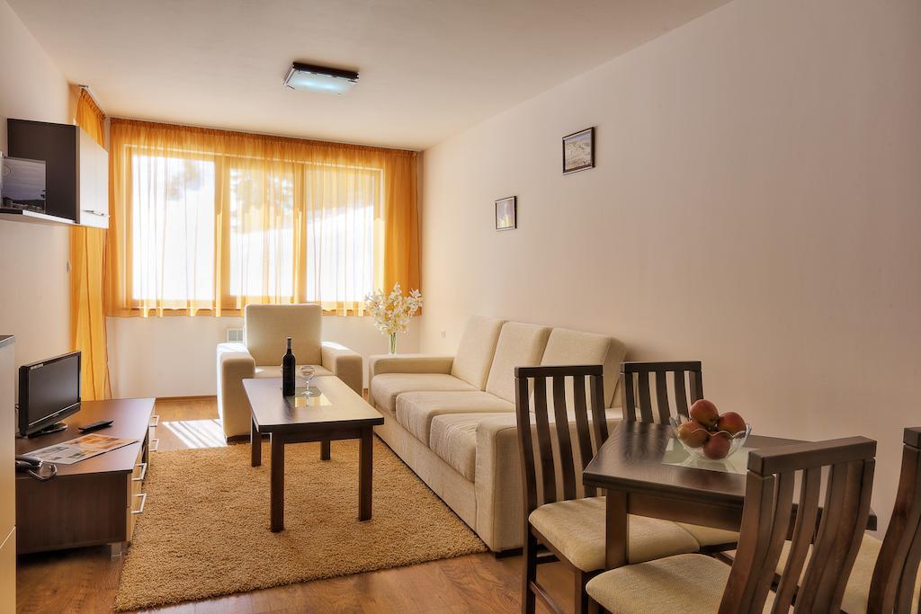 Forest Nook Aparthotel Pamporovo Quarto foto